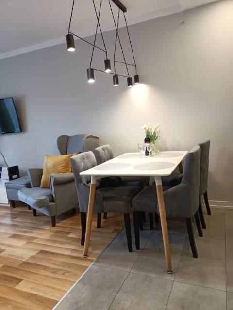 קילצה Family & Business Elegant Apartments Rynek Centrum Downtown - 2 Bedroom, Balcony, Parking מראה חיצוני תמונה